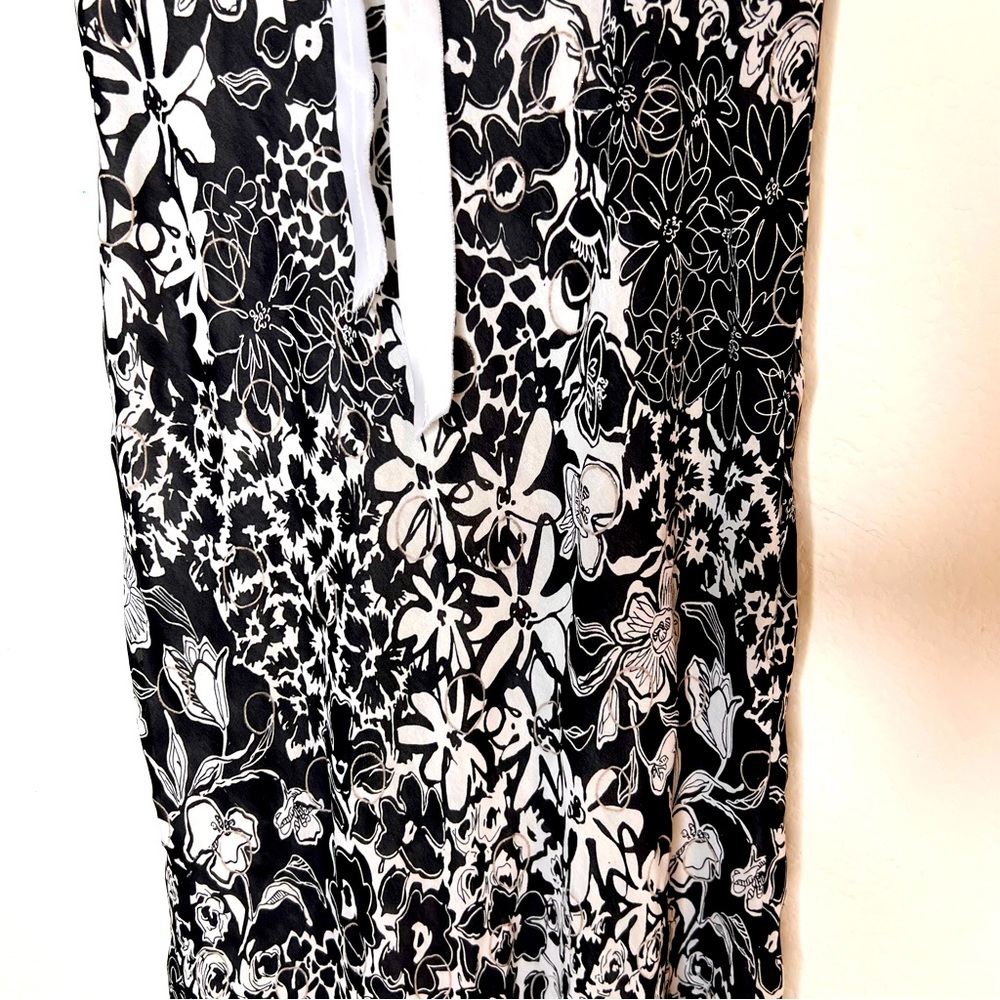 Women’s black and white floral dress size small - Picture 4 of 6